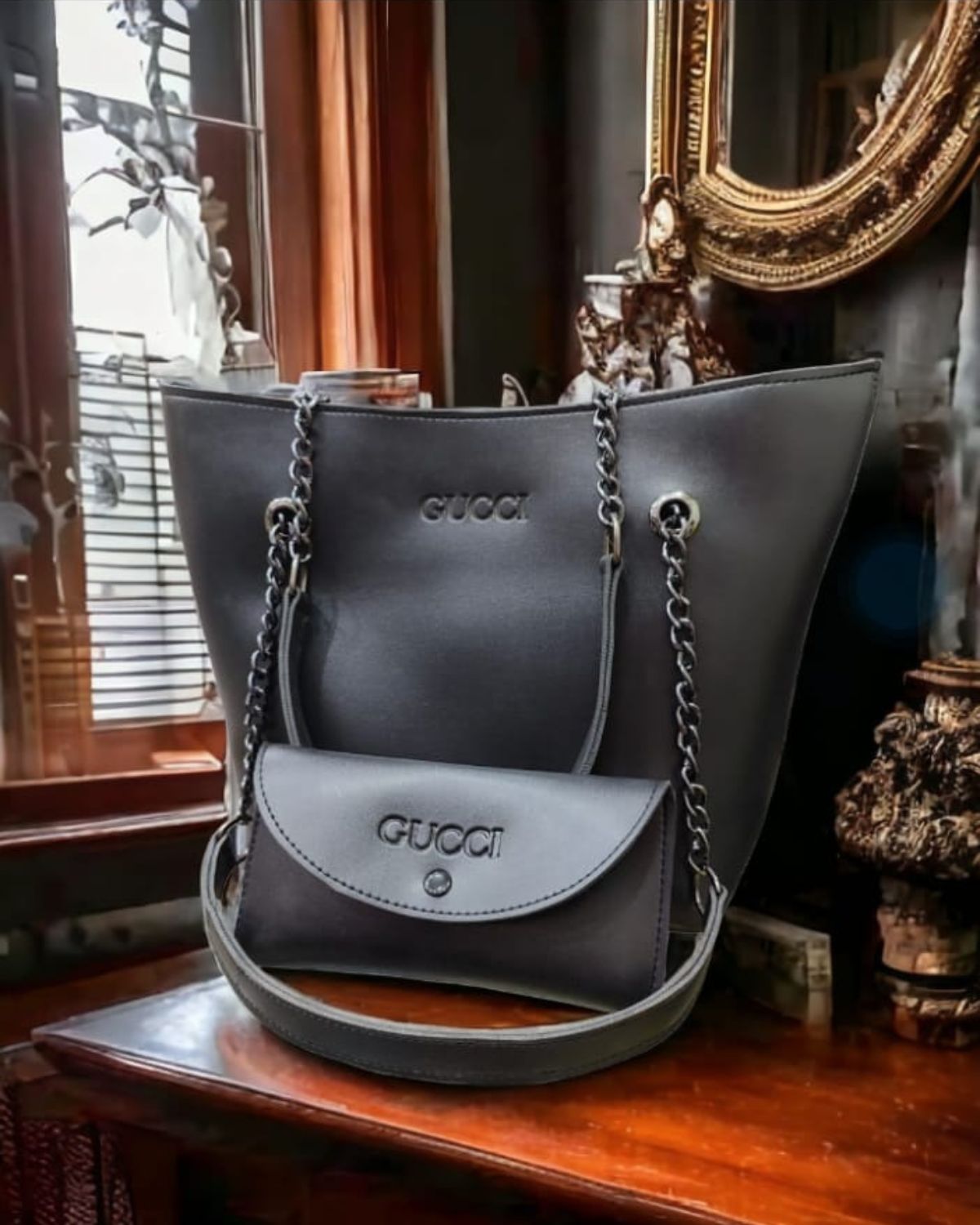 Elegant shoulder bag with Black Gold Accents & Wallet