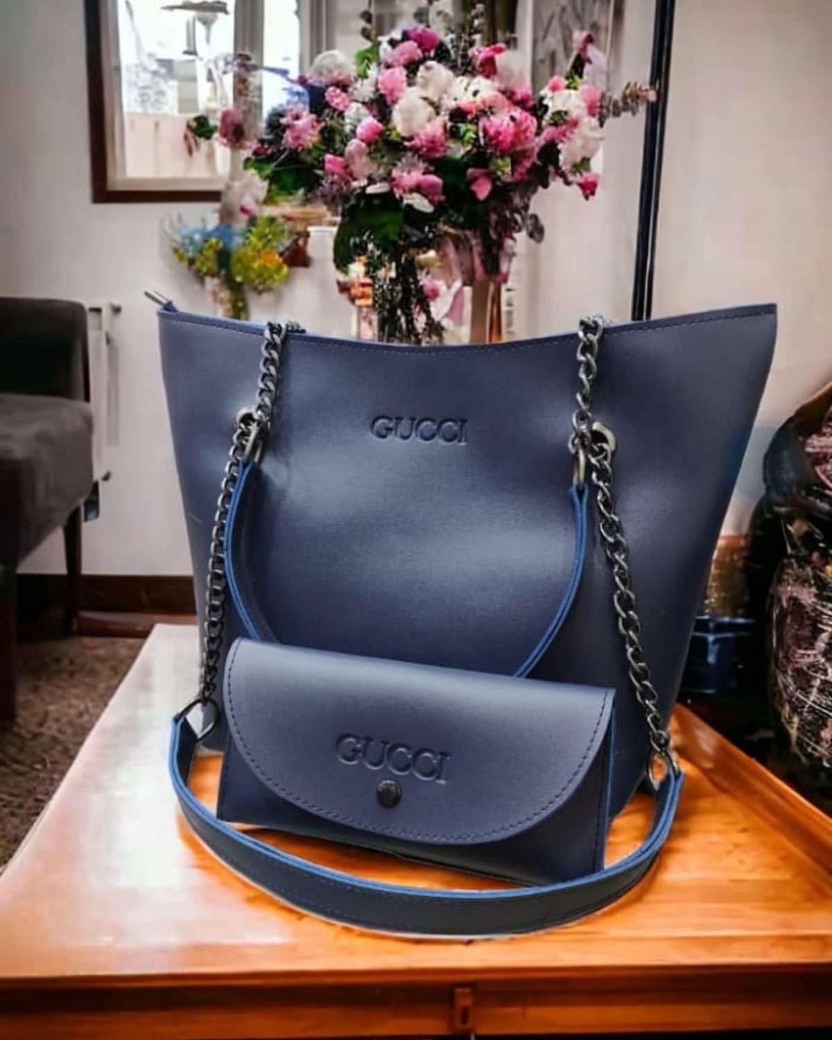Elegant shoulder bag with Black Gold Accents & Wallet